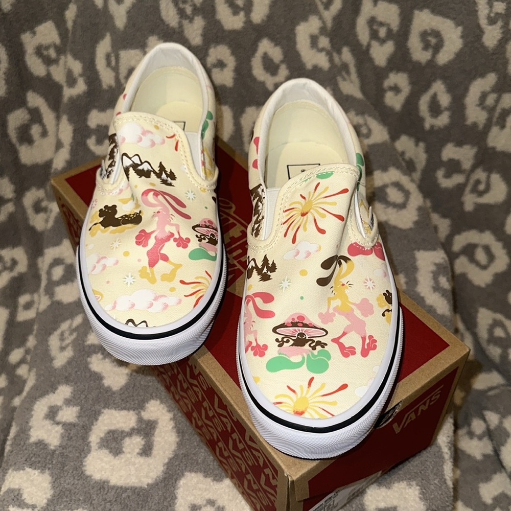 Vans Classic Slip-On Sneakers 👟in Get Outdoors/Classic White New 🆕 Never Worn